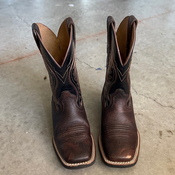 Ariat Black and Brown Western Boots - Picture 2 of 5